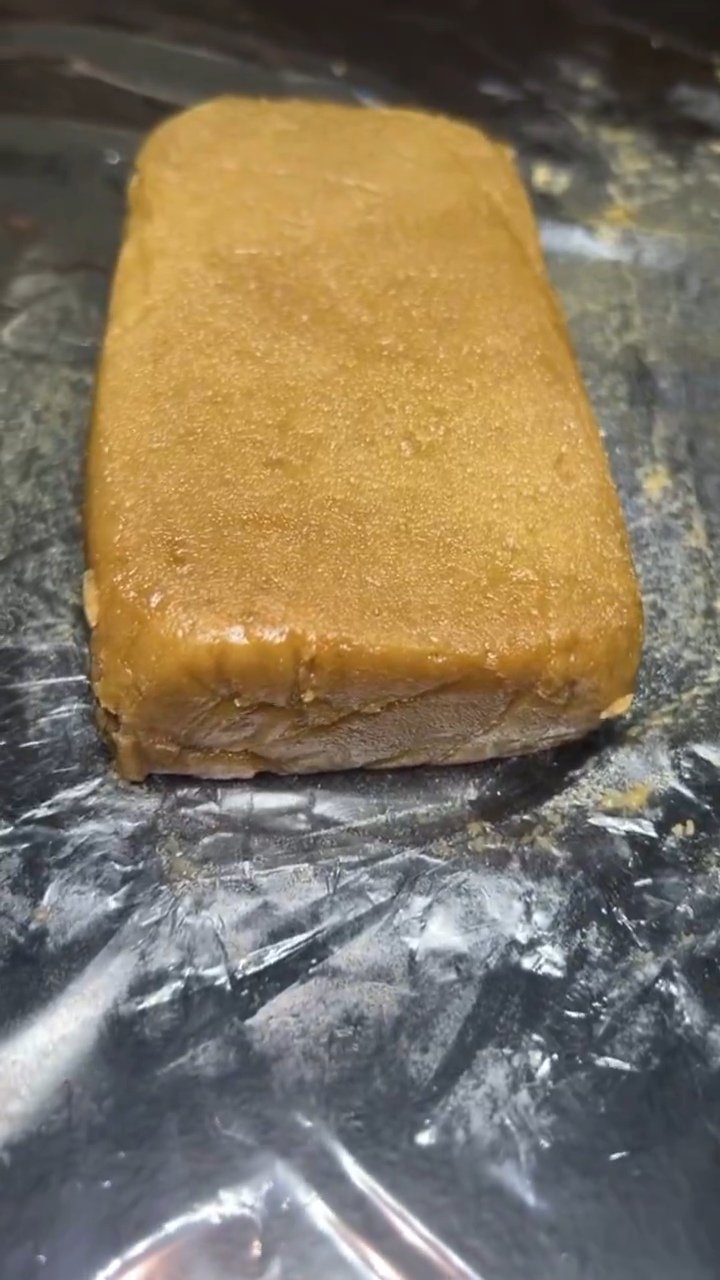 ZUSHI PIATELLA By TENCO golden brown creamy full-melt Piatella hash slab on dark surface